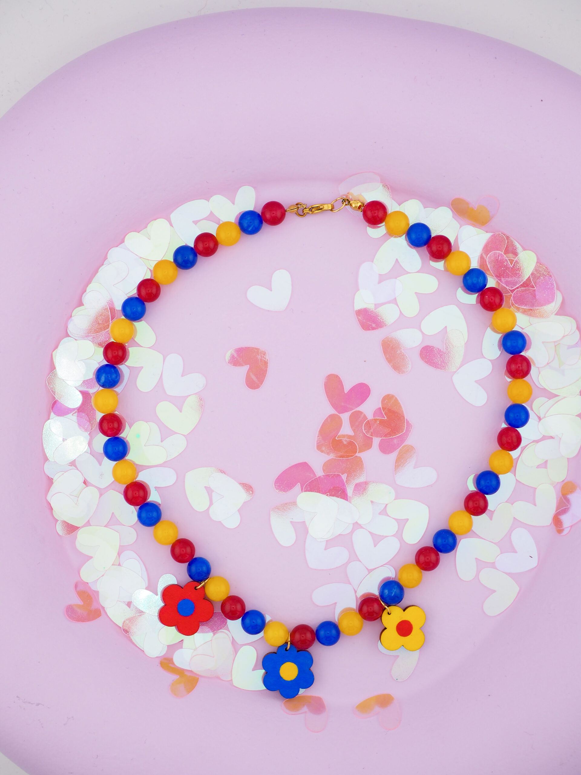 naszyjnik z jadeitu z drewnianymi kwiatami W Deseczkę Z Miłości