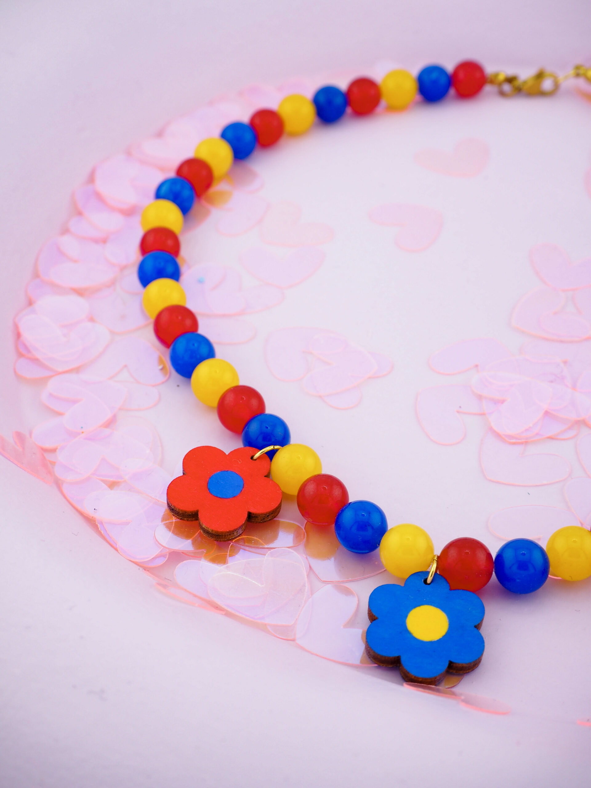 naszyjnik z jadeitu z drewnianymi kwiatami W Deseczkę Z Miłości