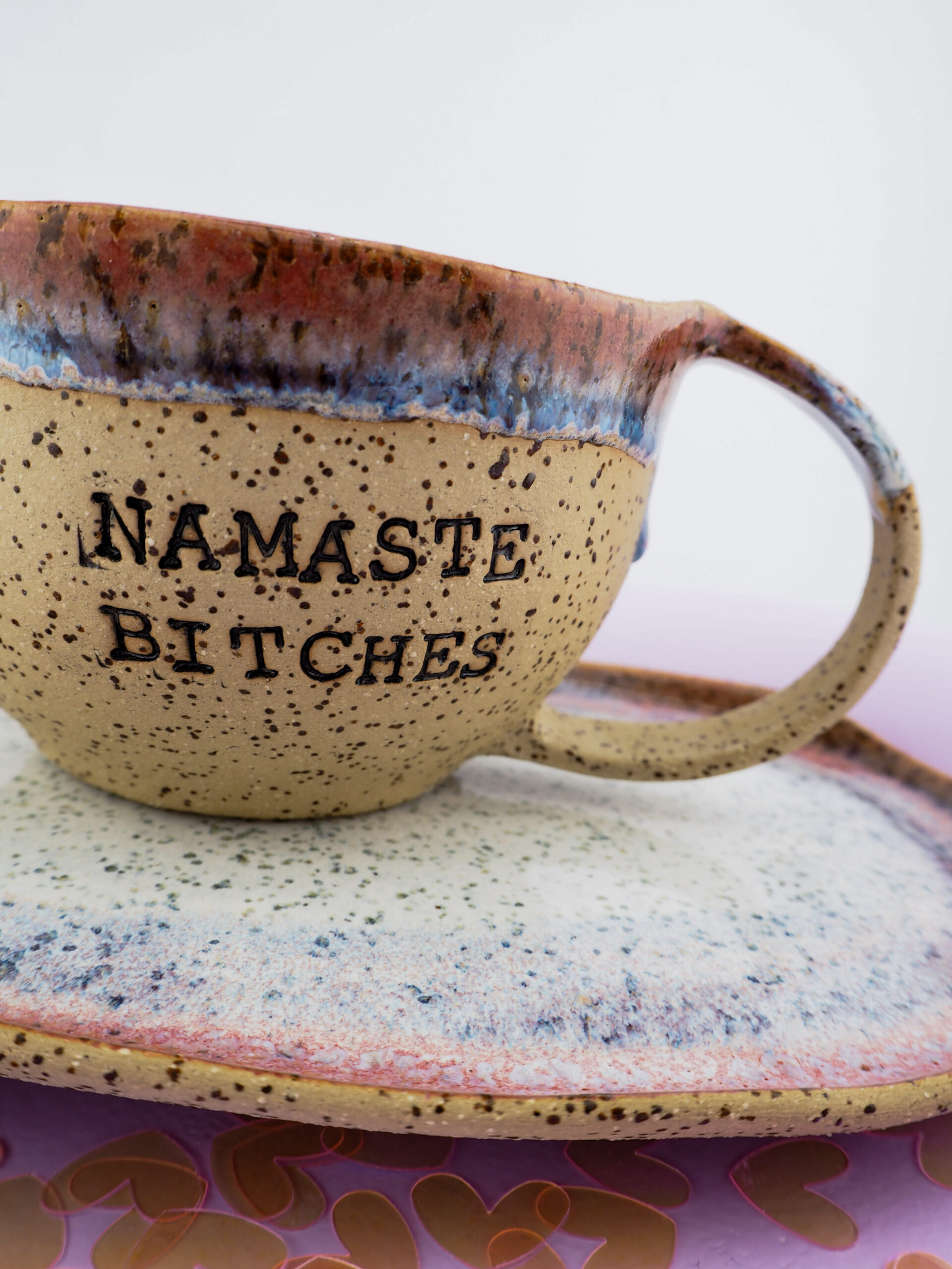 zestaw kubek z talerzykiem nmaste bitches Z Miłości MONIfaktura